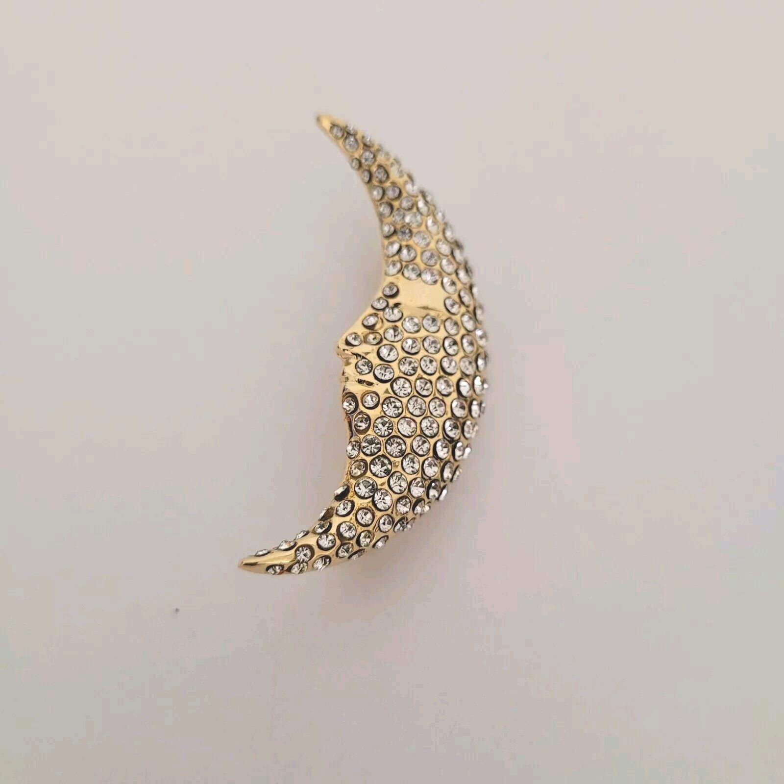 Hanae Mori Brooche Pin Gold Tone Clear Reighstones Sleeping Crescent Moon 2 36$
